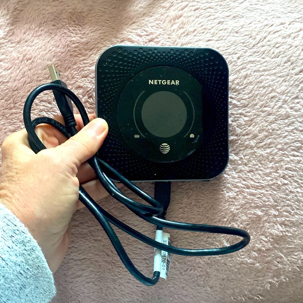 Netgear AT&T hotspot excellent condition. Portable internet. Works great!